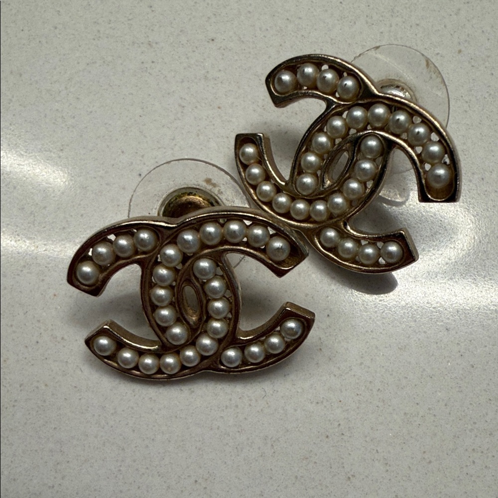 CHANEL Gold and Cream Pearl Logo Earrings - Picture 5 of 6